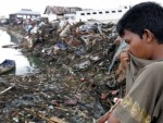 СЕЋАЊЕ НА КАТАСТРОФУ: Пре десет година цунами је убио 230.000 људи у Индонезији