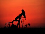 РАТ ЦРНИМ ЗЛАТОМ: Барел нафте испод 67 долара