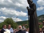 ЛЕПОСАВИЋ: Откривен споменик блаженопочившем патријарху Павлу