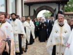 ВИДОВДАНСКЕ СВЕЧАНОСТИ: Патријарх Иринеј стигао у манастир Грачаница