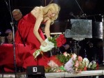 ХЕРОИНА ДОНБАСА: Овације америчкој пијанисткињи Валентини Лисици у Доњецку
