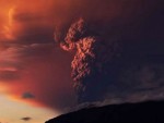 КАЛБУКО: Величанствени снимак вулканске ерупције у Чилеу (ВИДЕО)