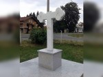 НОВА ГРАДИШКА: Срушено спомен обиљежје у дворишту српске цркве