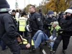 БEРЛИН: Сукоб полициjе и демонстраната