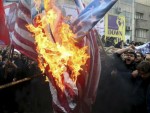 36 ГОДИНА ОД ЗАУЗИМАЊА АМБАСАДЕ САД: Антиамерички скуп у Техерану, горе заставе САД