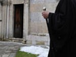 И ГРЕХОТА И СРАМОТА: Лопови украли звоно са цркве у Роанди код Свилаjнца