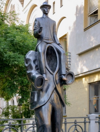 Statue de Kafka par Jaroslav Rona, Prague, Republique techeque
