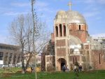 АЛБАНСКА СРАМОТА: Поново оскрнављен православни храм у Приштини