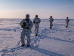 РУСИЈА: Падобранци на Арктику тестирали нову униформу