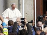 ЗЕМАН: Папа Фрања на Лезбосу направио леп али празан гест