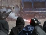 KАЗНЕВ: Повређена 24 полицаjца током протеста у Францускоj
