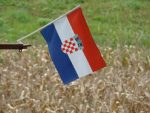 РАЗОРУЖАНИ: Почасном воду хрватске воjске аустриjска полициjа одузела пушке