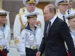 ПРОСЛАВА 320. ГОДИШЊИЦЕ: Путин са припадницима морнарице