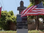 АЛБАНСКА „МУЗА“: Хилари Клинтон добила споменик у Албанији