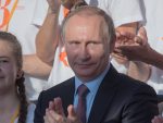ЕНГЛЕЗИ ПОКУШАВАЈУ ДА ОДГОНЕТНУ: Шта се крије иза Путиновог загонетног осмеха