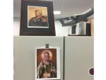 САД: Војне базе скинуле портрете Обаме са зидова, умјесто Трампа – пародија