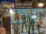 18 ГОДИНА ПОСЛЕ НАТО БОМБАРДОВАЊА: Деци у Србији продају играчке „НАТО пилоти“!