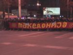 САСТАНАК СА ИВАНОВИМ ОТКАЗАН: Хан и европарламентарци дочекани протестима у Скопљу