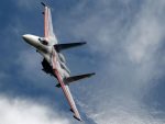 СА ДЕВЕТ МЕТАРА РАЗДАЉИНЕ: На Дан победе руски Су-27 махнуо америчком „посејдону“