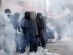 ФРАНЦУСКА: Протести у Паризу послије побједе Макрона, 141 особа ухапшена