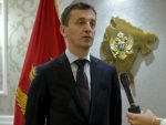 СТВАРНО СРАМНО: Министар одбране НАТО државе цитира опскурни блог и покушава да буде саркастичан на рачун војске Србије