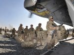 АМЕРИЧКА ШИЗОФРЕНИЈА: Трамп повлачи војску из Сирије, а Пентагон шаље појачање