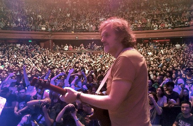 НИЖЊИ, САРАТОВ, МОСКВА, САНКТ ПЕТЕРБУРГ: Но смокинг оркестра почиње ...