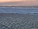 „Ледена јаја“ насукана на финској обали запрепастила јавност