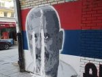 ЗАР ВАМ НИШТА НИЈЕ СВЕТО: Оскрнављен мурал ДР МИОДРАГА ЛАЗИЋА! Погледајте шта су вандали урадили у Источном Сарајеву