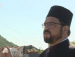 ЦРНА ГОРА: Ђакон Дојић провео ноћ у аутомобилу на граници, црногорска полиција не дозвољава улазак