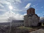 Тихи погром у Ораховцу који мора да одјекне: Цркви Свете недеље уништили капију и порту – црни знак