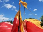ПЕХ НА ДАН НЕЗАВИСНОСТИ: Поцепала се „највећа црногорска застава“ на Цетињу