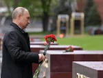 Дан сећања и туге: Путин положио цвеће на гроб Незнаног јунака у Москви