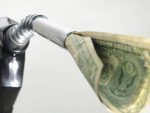 РТ: Бајден каже да ће се Американци носити са високим ценама бензина „колико год буде потребно“