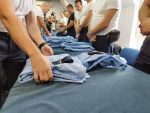 Срби одлучили да напусте све институције на КиМ; Група полицајаца симболично скинула униформе