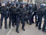 Масовни штрајкови широм Француске: Нереди у Паризу, не раде школе, рафинерије…