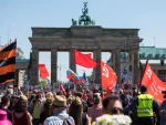 Неприхватљива одлука: Берлин дозволио истицање украјинске заставе на Дан победе – руска забрањена