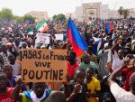 Макрон о антифранцуским протестима у Нигеру: Одмах ћемо одговорити