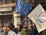 “Евромајдан Србија”: Спорна застава опет на протесту усред Београда