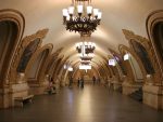 Московски метро одушевио Такера Карлсона: “Подземне станице су лепше него било шта у нашој земљи”