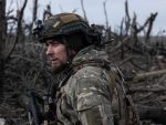 Амерички сенатор незадовољан: Украјинци дужни да ратују без обзира на године и војну помоћ САД