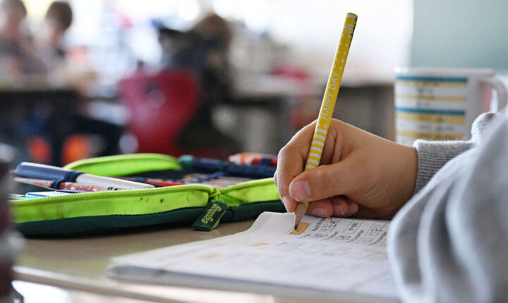 Уводе се уџбеници од националног значаја: Зна се тачно када улазе у учионице, ко ће их први добити