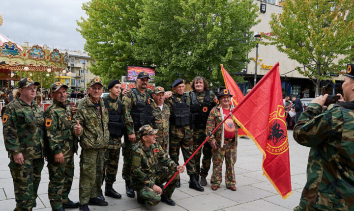 Обележја терориста ОВК у Грачаници, Кфор: То нису провокације, само заставе