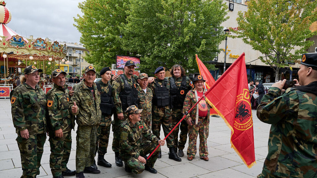 Обележја терориста ОВК у Грачаници, Кфор: То нису провокације, само заставе